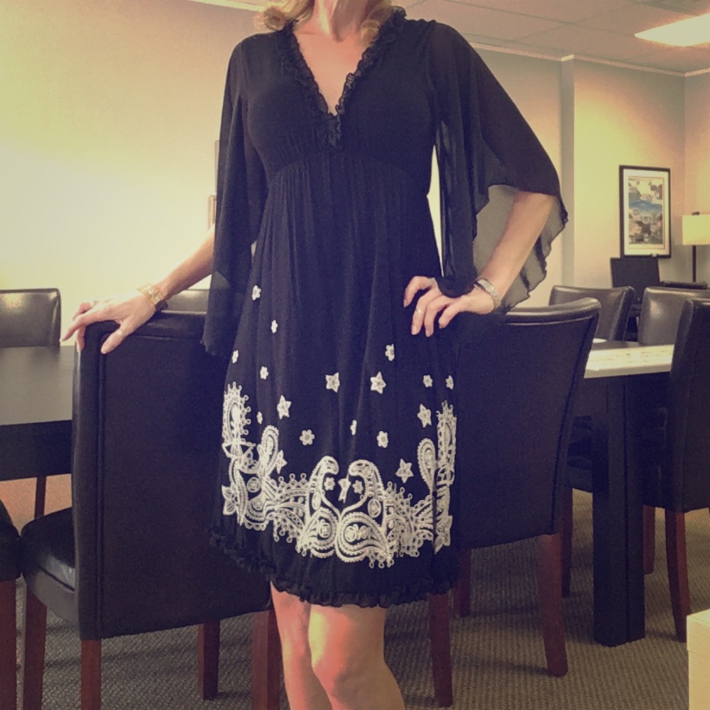 Black & white plunging neck flowy dress Sz S
